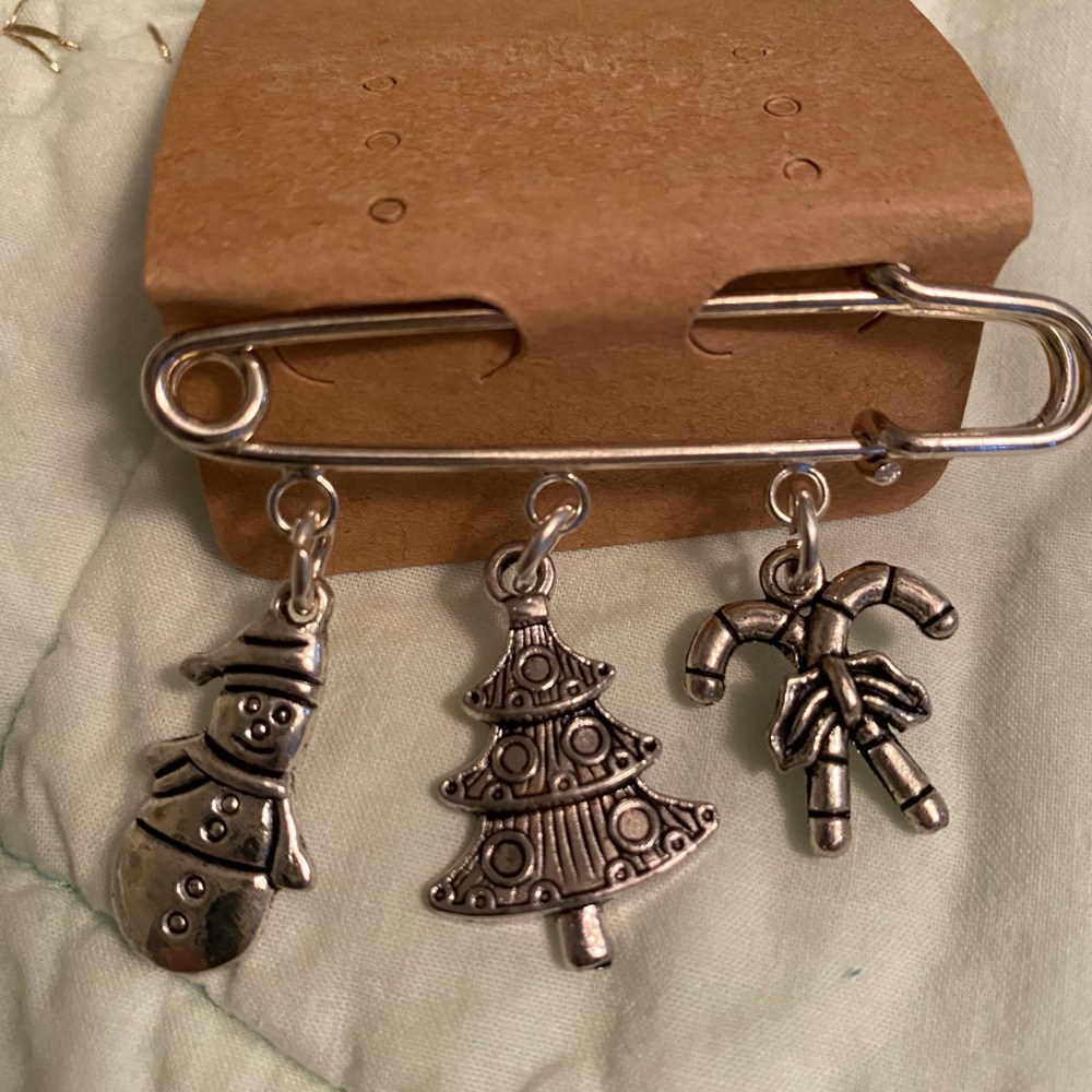 Holiday pin/brooch.